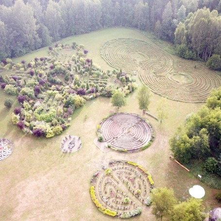 The Park of Energetic labyrinths and Geometric shapes